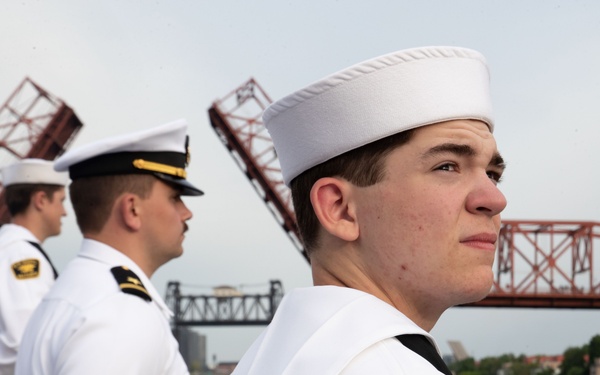 USS John S. McCain Sails to Portland with Sea Cadets