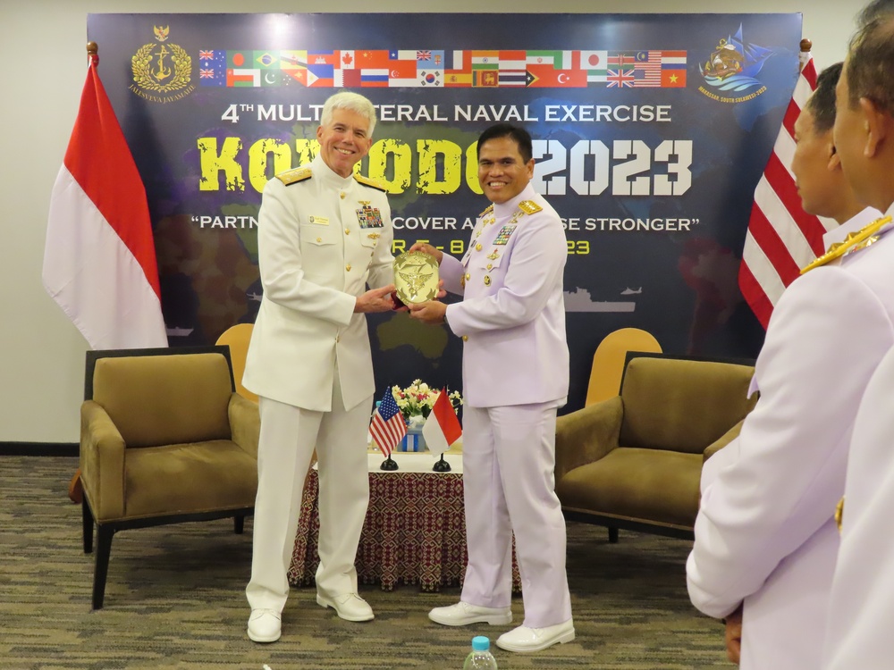 Commander, U.S. 7th Fleet Visits Makassar, Indonesia for the Multilateral Naval Exercise Komodo