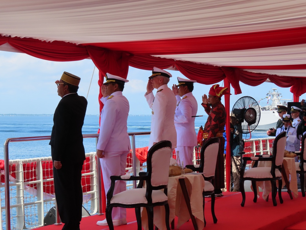 Commander, U.S. 7th Fleet Visits Makassar, Indonesia for the Multilateral Naval Exercise Komodo