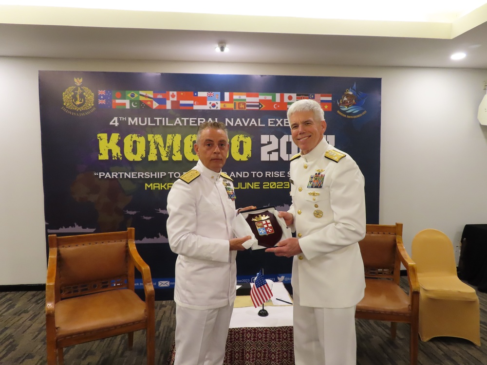 Commander, U.S. 7th Fleet Visits Makassar, Indonesia for the Multilateral Naval Exercise Komodo