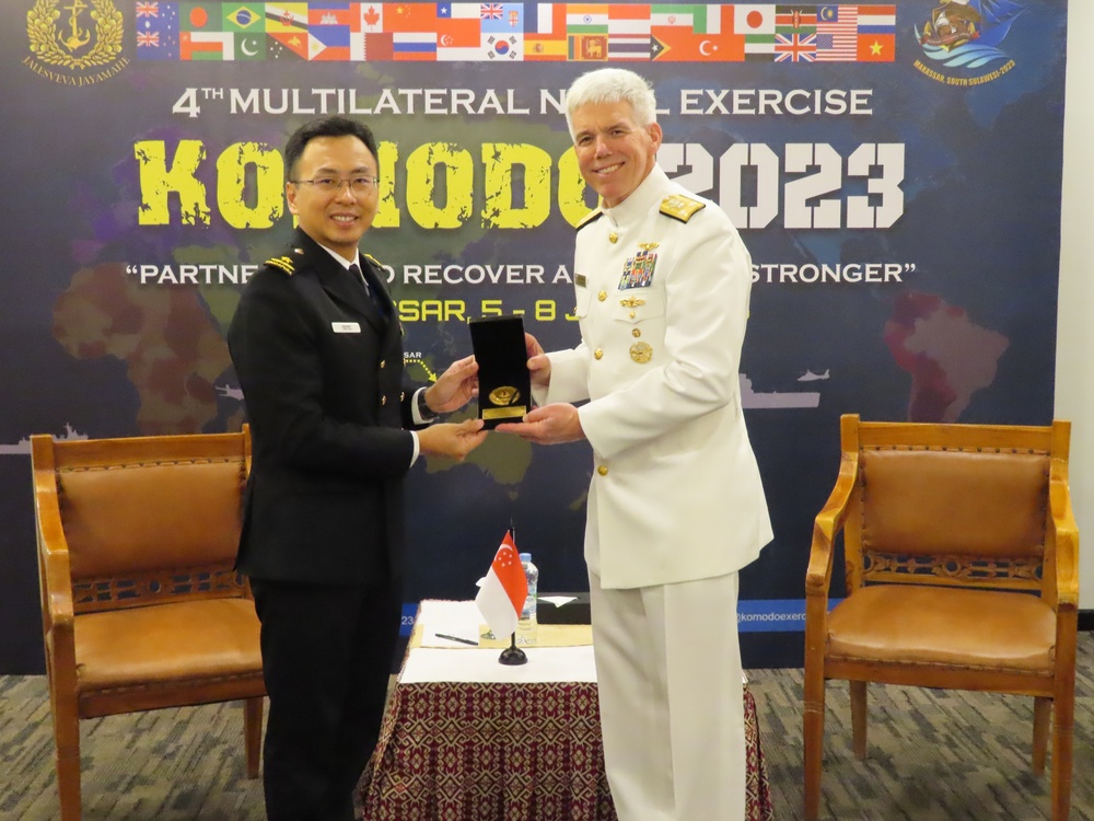 Commander, U.S. 7th Fleet Visits Makassar, Indonesia for the Multilateral Naval Exercise Komodo