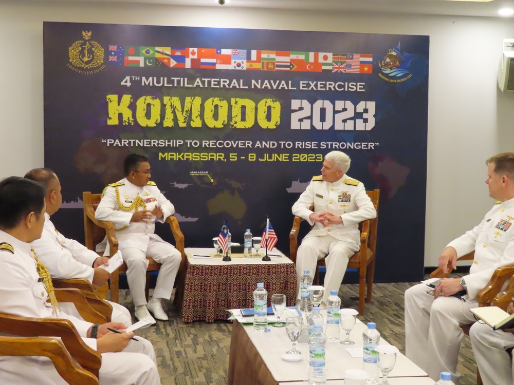 Commander, U.S. 7th Fleet Visits Makassar, Indonesia for the Multilateral Naval Exercise Komodo