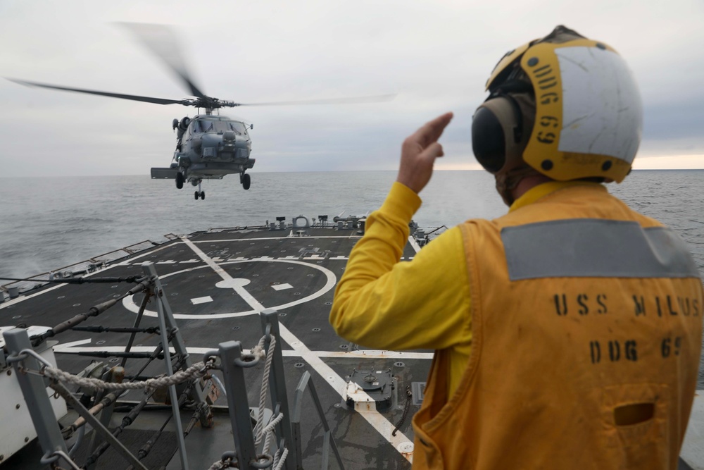 USS Milius (DDG 69) Conducts Deck Landing Qualifications with Royal Australian Navy