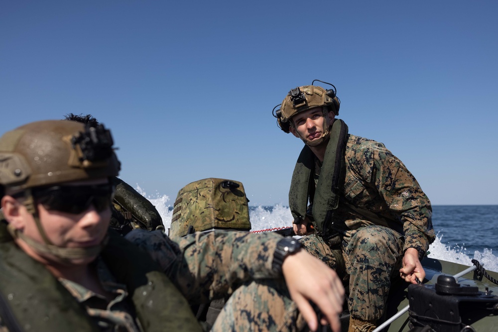 2/6 Marines Learn Basic Coxswain Skills