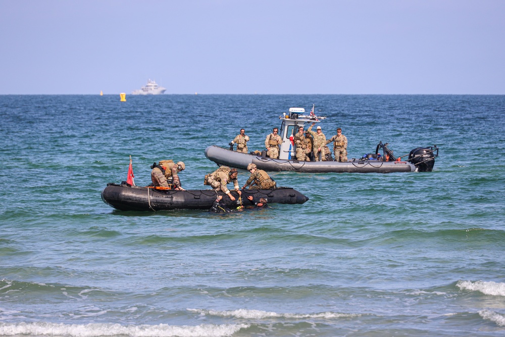 DVIDS - Images - U.S. Navy, Marine Corps and French EOD technicians ...