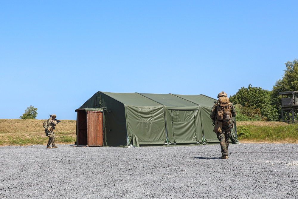 U.S. Navy, Marine Corps and French EOD technicians conduct simulated littoral ordnance removal