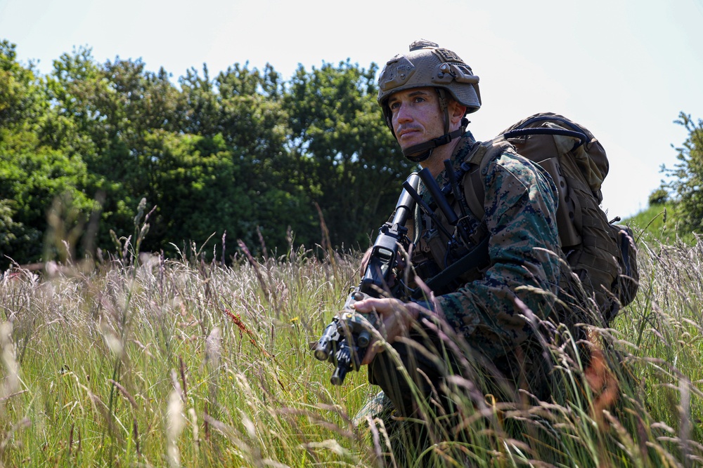 U.S. Navy, Marine Corps and French EOD technicians conduct simulated littoral ordnance removal