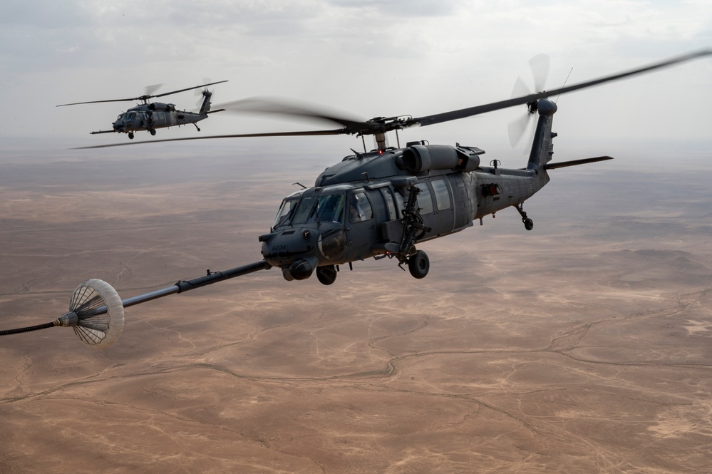 Helicopter air-to-air refueling