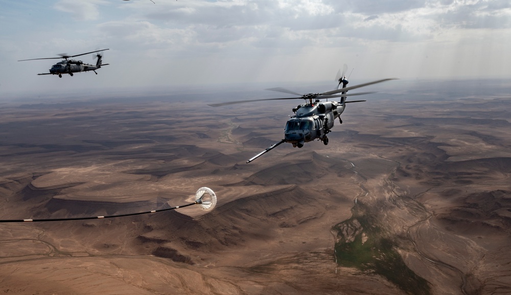 Helicopter air-to-air refueling