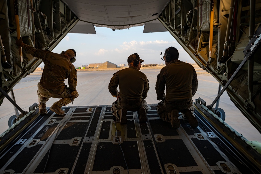 Helicopter Air to Air Refueling