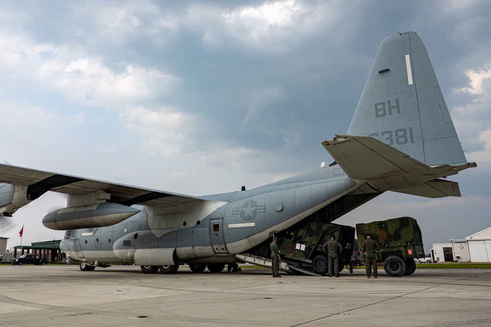 U.S. Marines transport Humvees for Distributed Aviation Operations Exercise 3