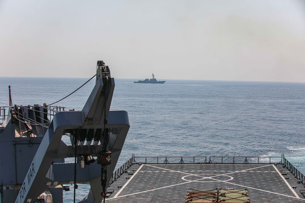 USS Carter Hall Conducts Maneuvering Exercises