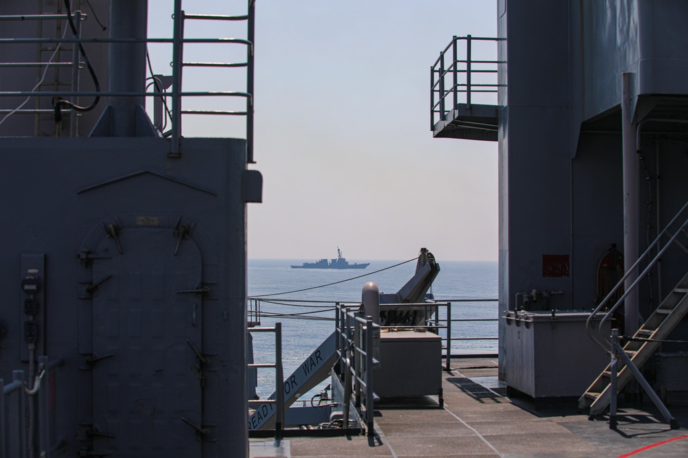 USS Carter Hall Conducts Maneuvering Exercises