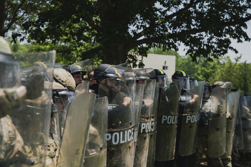 Indiana’s National Guard Reaction Force, Indiana State Police and Verizon Frontline train at Homeland Defender 2023