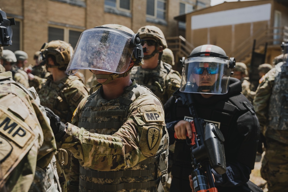 Indiana’s National Guard Reaction Force, Indiana State Police and Verizon Frontline train at Homeland Defender 2023