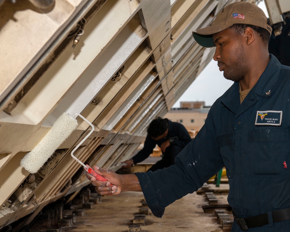 Sailors paints aboard USS Carl Vinson(CVN 70)