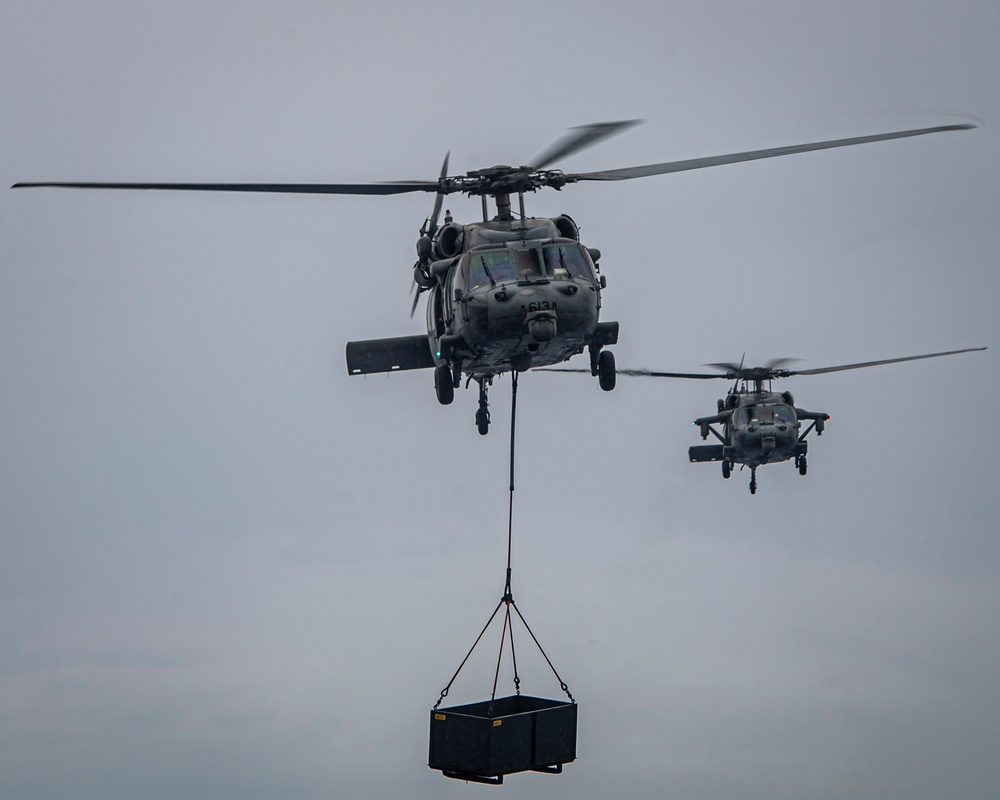 Nimitz Conducts A Vertical Replenishment