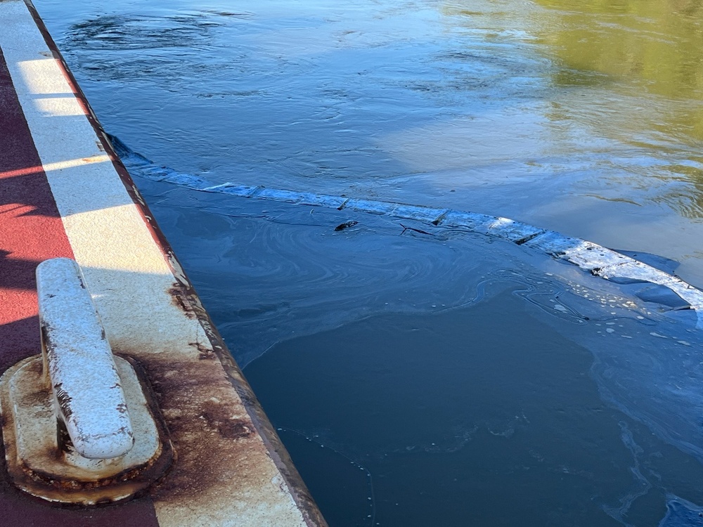 Coast Guard responds to oil discharge near Natchez, Miss.