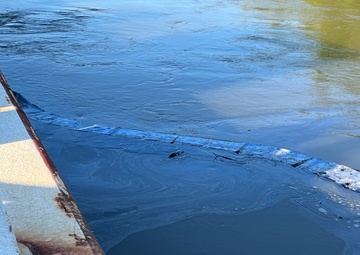 Coast Guard responds to oil discharge near Natchez, Miss.