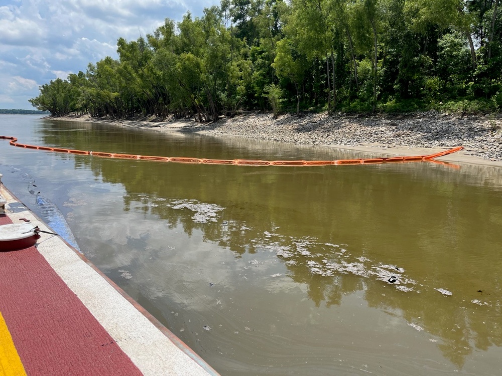 Coast Guard responds to oil discharge near Natchez, Miss.