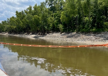 Coast Guard responds to oil discharge near Natchez, Miss.