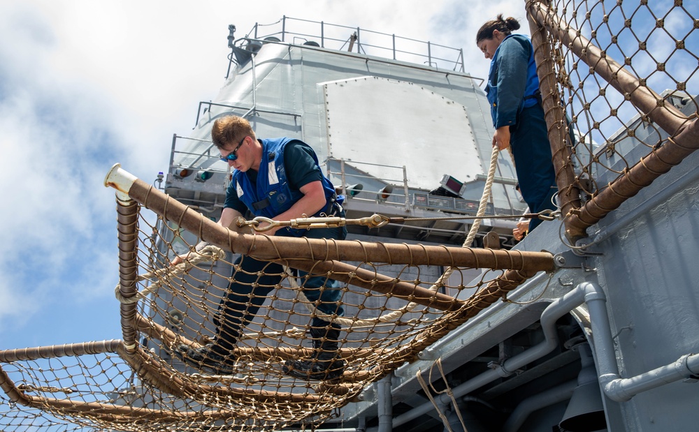 USS Robert Smalls (CG 62) Sailor Makes Preparations for RAS