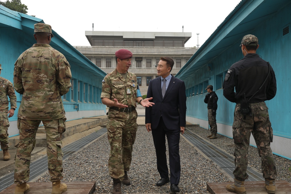UNC Deputy Commander visits JSA