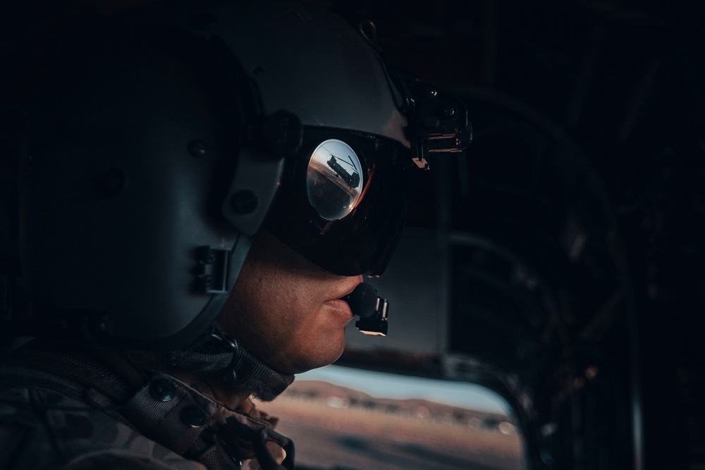 Fly By Night: Washington National Guard Chinook crews conduct aerial gunnery after dark