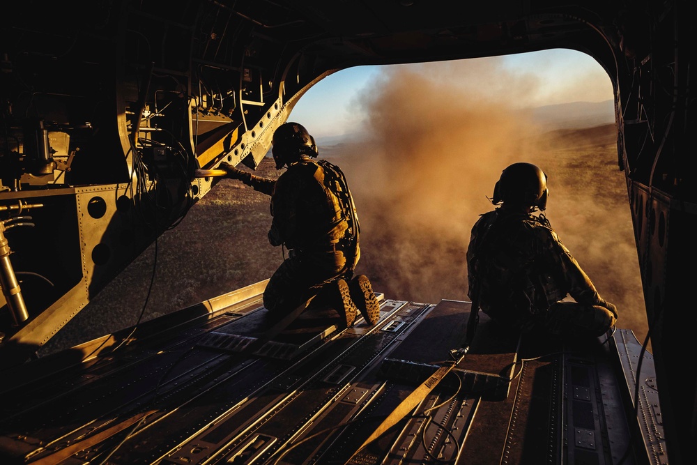 Fly By Night: Washington National Guard Chinook crews conduct aerial gunnery after dark