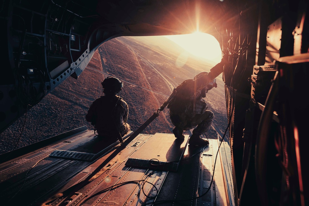 Fly By Night: Washington National Guard Chinook crews conduct aerial gunnery after dark