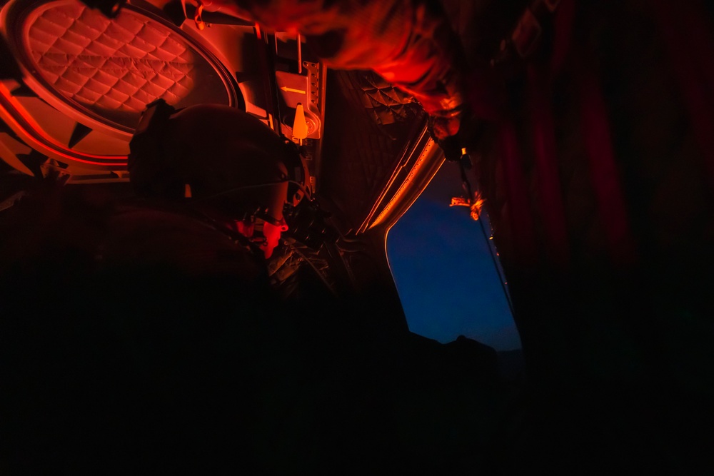 Fly By Night: Washington National Guard Chinook crews conduct aerial gunnery after dark