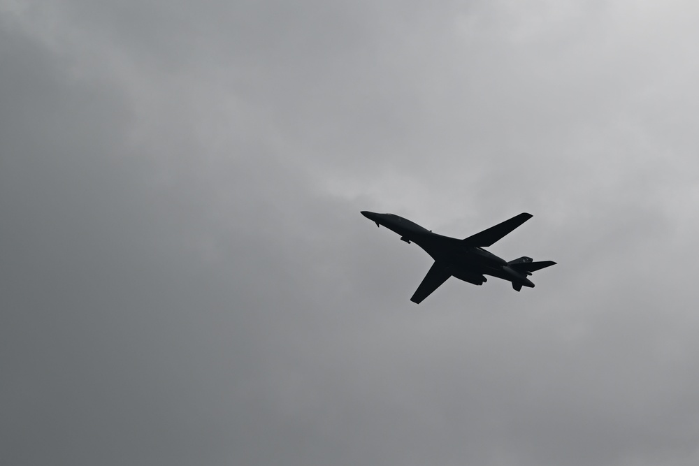 B-1B Lancers receive first-ever hot-pit refuel in Romania