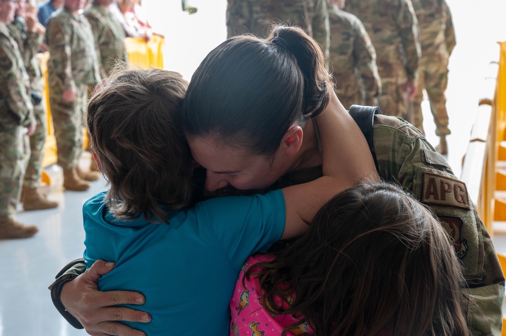 They're baaaack: 934th Airlift Wing Airmen return home form deployment