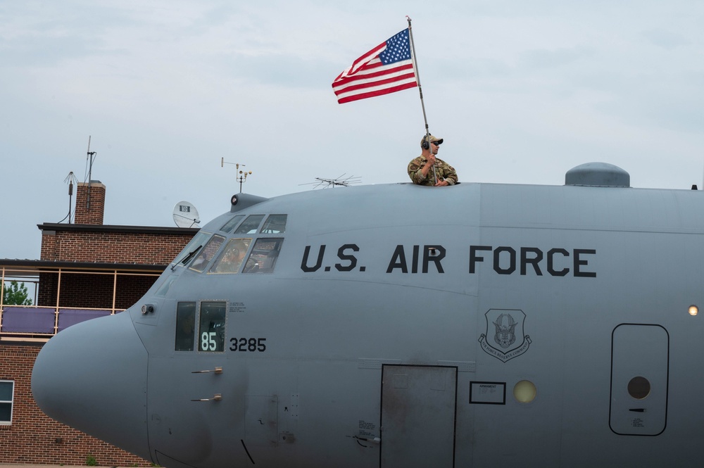 They're baaaack: 934th Airlift Wing Airmen return home form deployment