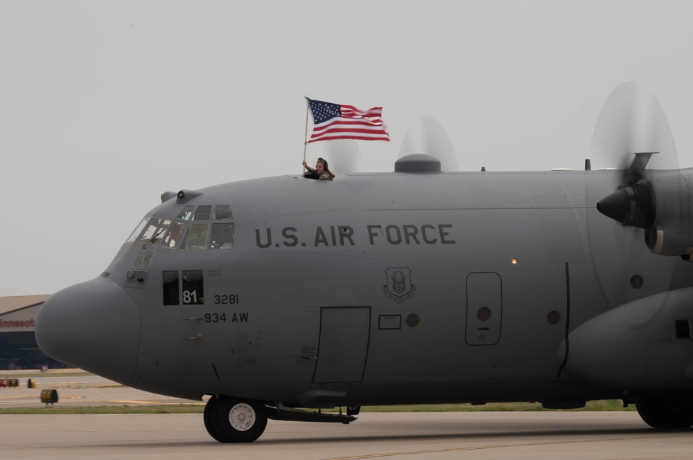 They're baaaack: 934th Airlift Wing Airmen return home form deployment