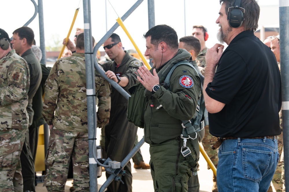 Lt. Col. Frodsham performs Fini Flight before retirement