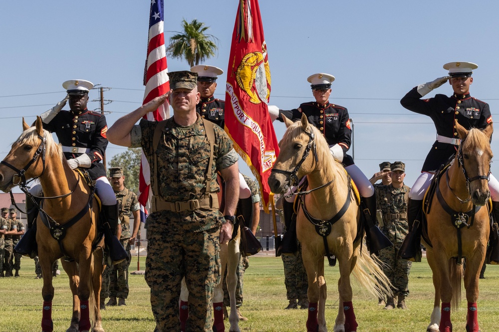 MWSS-371 hosts a change of command