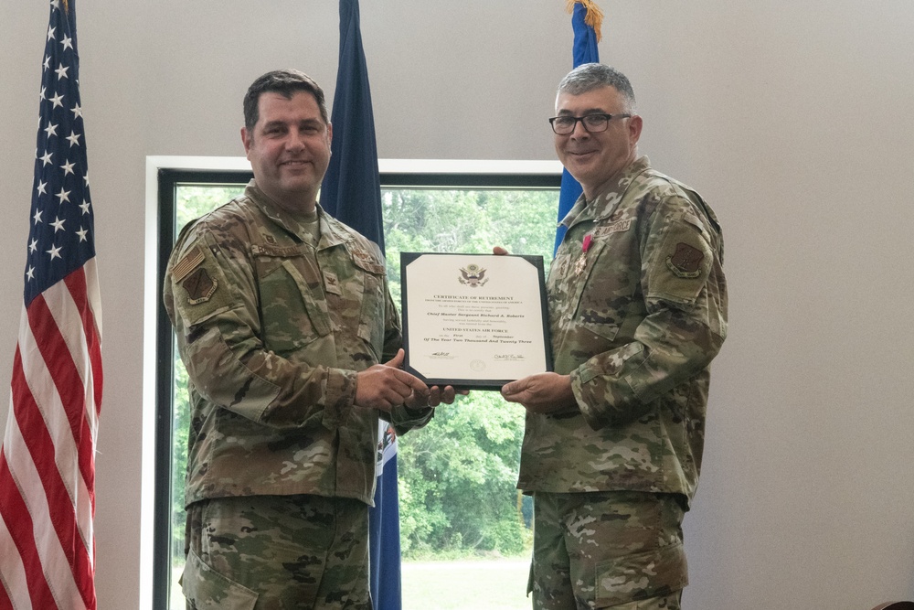 192nd Command Chief Master Sgt. Roberts retires