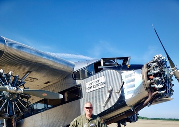 910th commander flies into retirement after 38-year AF career