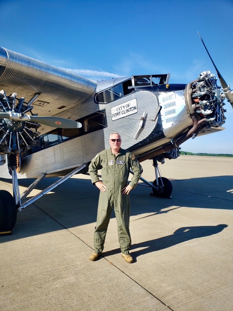 910th commander flies into retirement after 38-year AF career