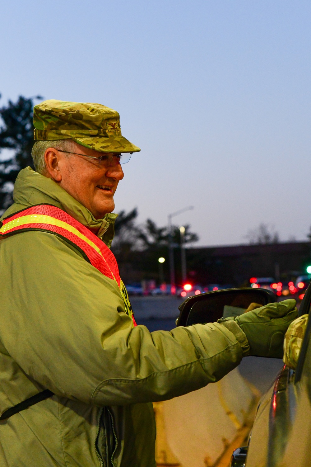 910th commander flies into retirement after 38-year career