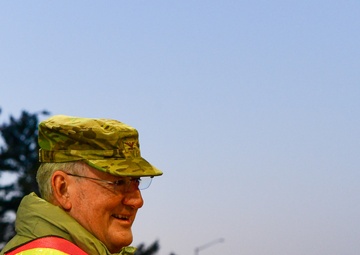 910th commander flies into retirement after 38-year career