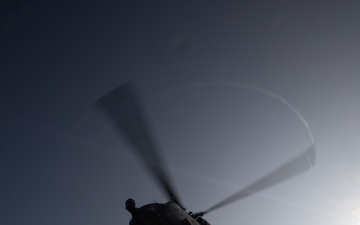 RAN MH-60R Seahawk lands aboard USS Chung-Hoon