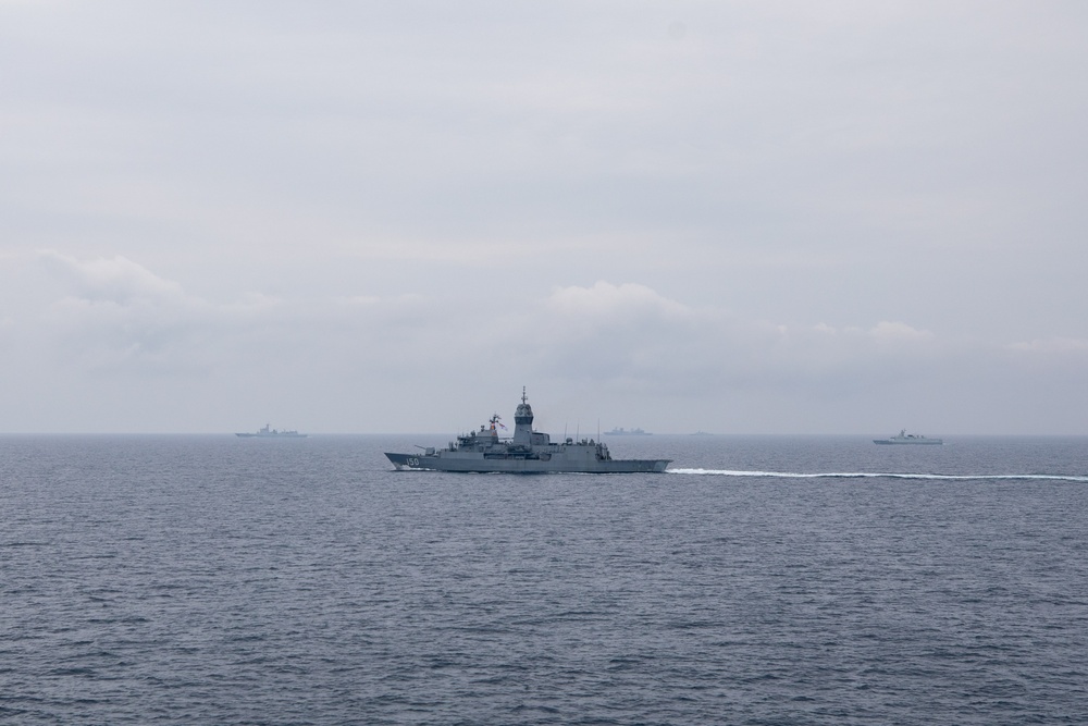 RCN, JMSDF, RAN and USS Chung-Hoon conduct SAG operations