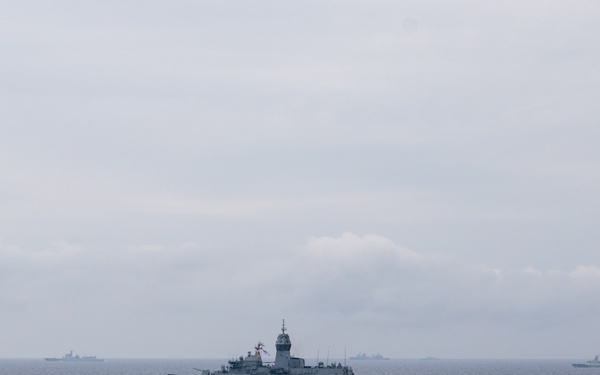 RCN, JMSDF, RAN and USS Chung-Hoon conduct SAG operations