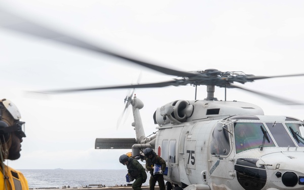 RCN, JMSDF, RAN and USS Chung-Hoon conduct SAG operations