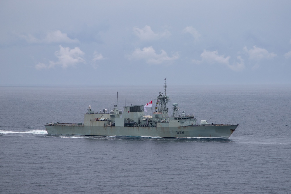 RCN, JMSDF, RAN and USS Chung-Hoon conduct SAG operations