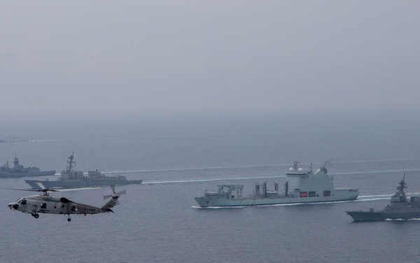 USS Chung-Hoon Conducts Multi-Lateral Exercises with Japan, Australia, and Canada in East China Sea