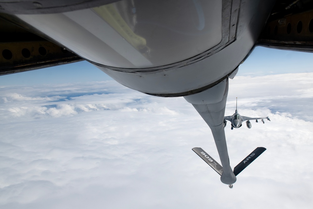 909th ARS refuels aggressors during RF-A 23-2