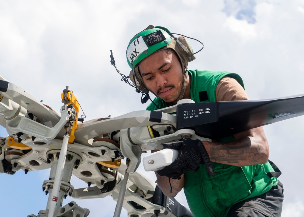 HELICOPTER SEA COMBAT SQUADRON (HSC) 21 CONDUCTS FLIGHT OPERATIONS ON USS MANCHESTER (LCS 14)